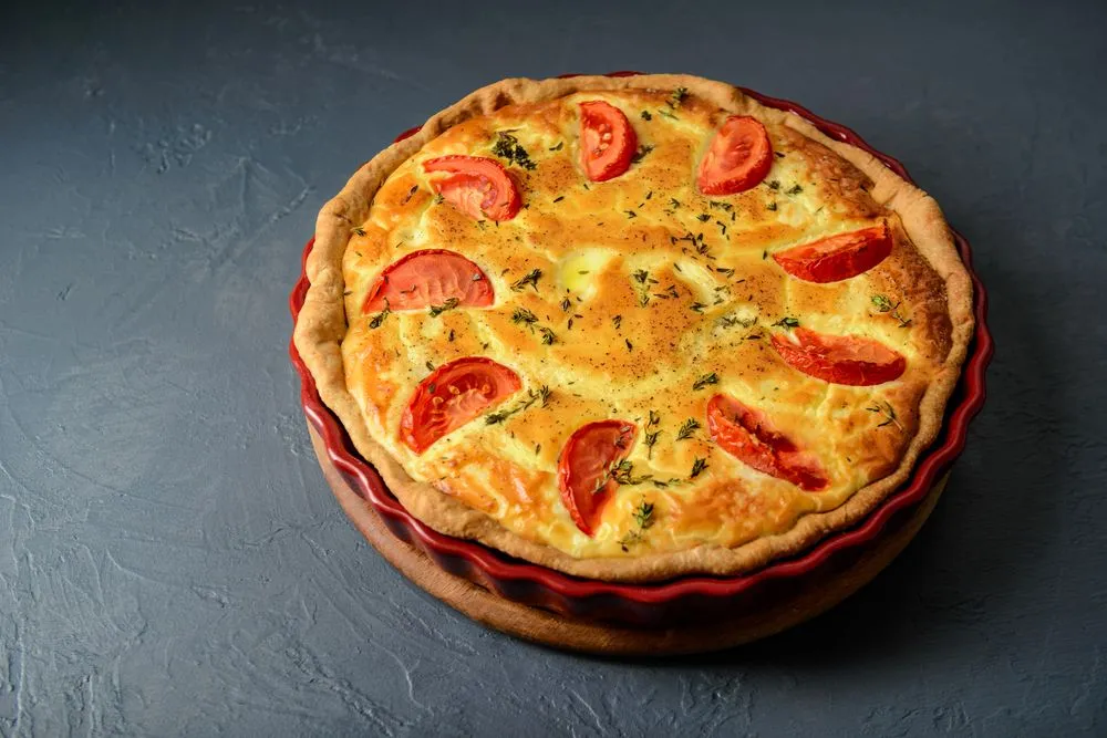 close-up-photo-quiche-lorraine-pie-with-tomatoes.jpg?format=webp